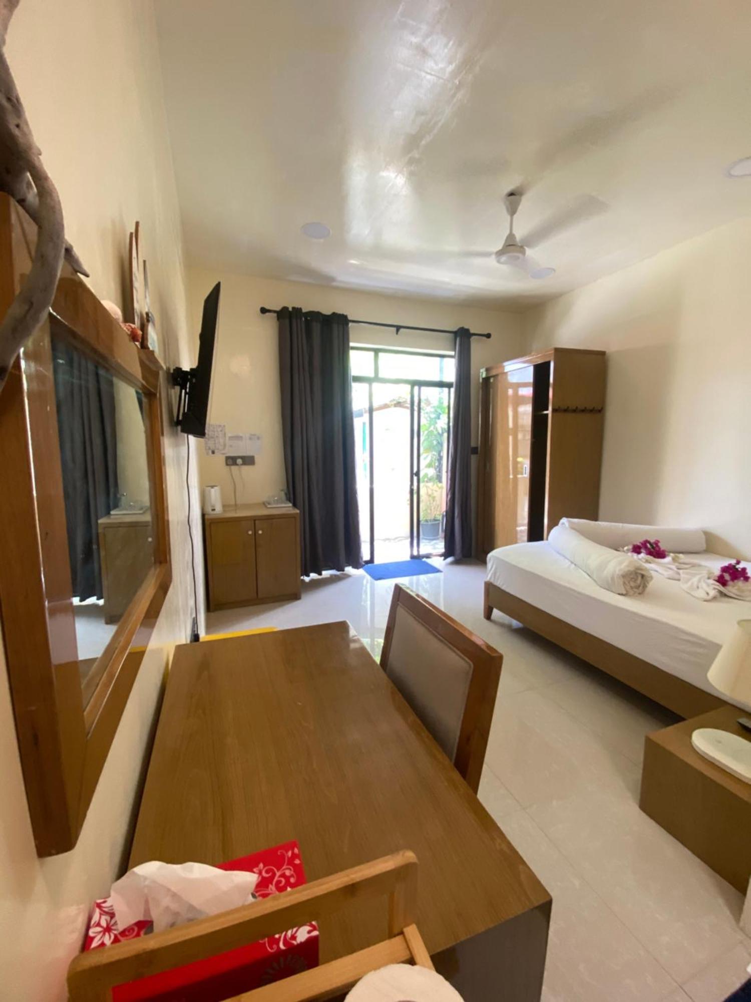 Maavaharu Guest House Himmafushi Esterno foto