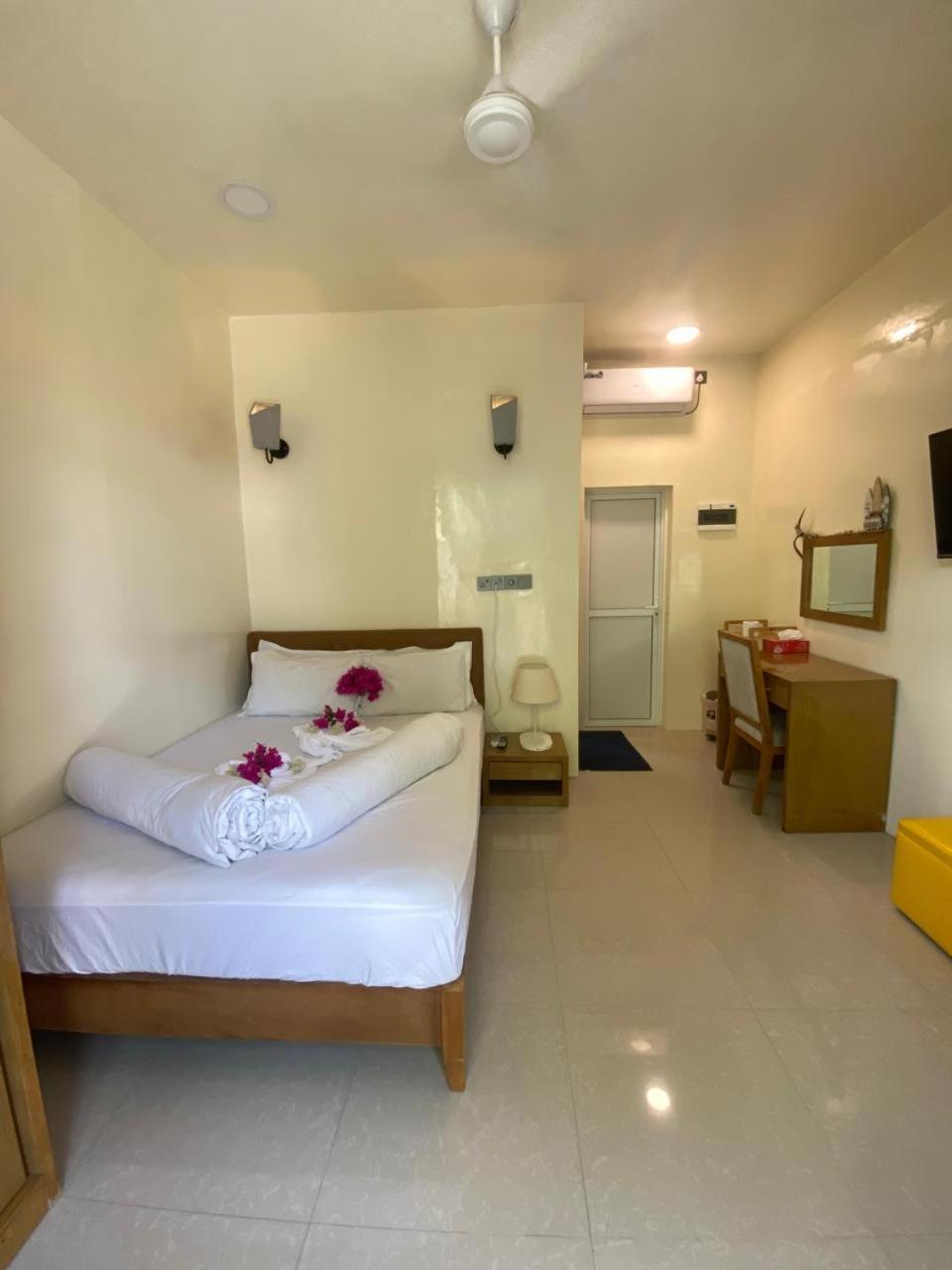 Maavaharu Guest House Himmafushi Esterno foto